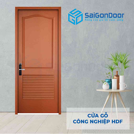 Thi công cửa gỗ công nghiệp HDF Saigondoor tại Quảng Nam